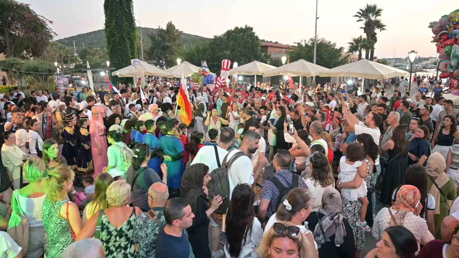 Çeşme’de dünya rüzgârı: 9 farklı kültür aynı sahnede buluştu
