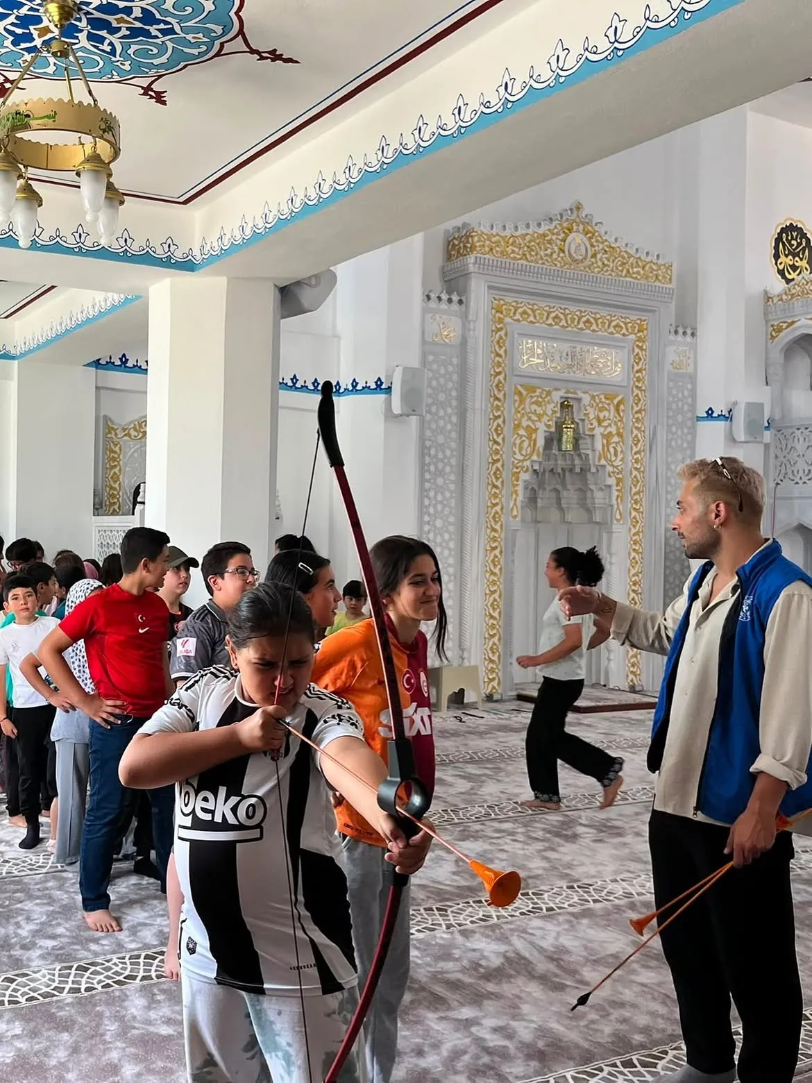 Menteşe’de çocukların neşesi gönüllü gençlerle ikiye katlanıyor