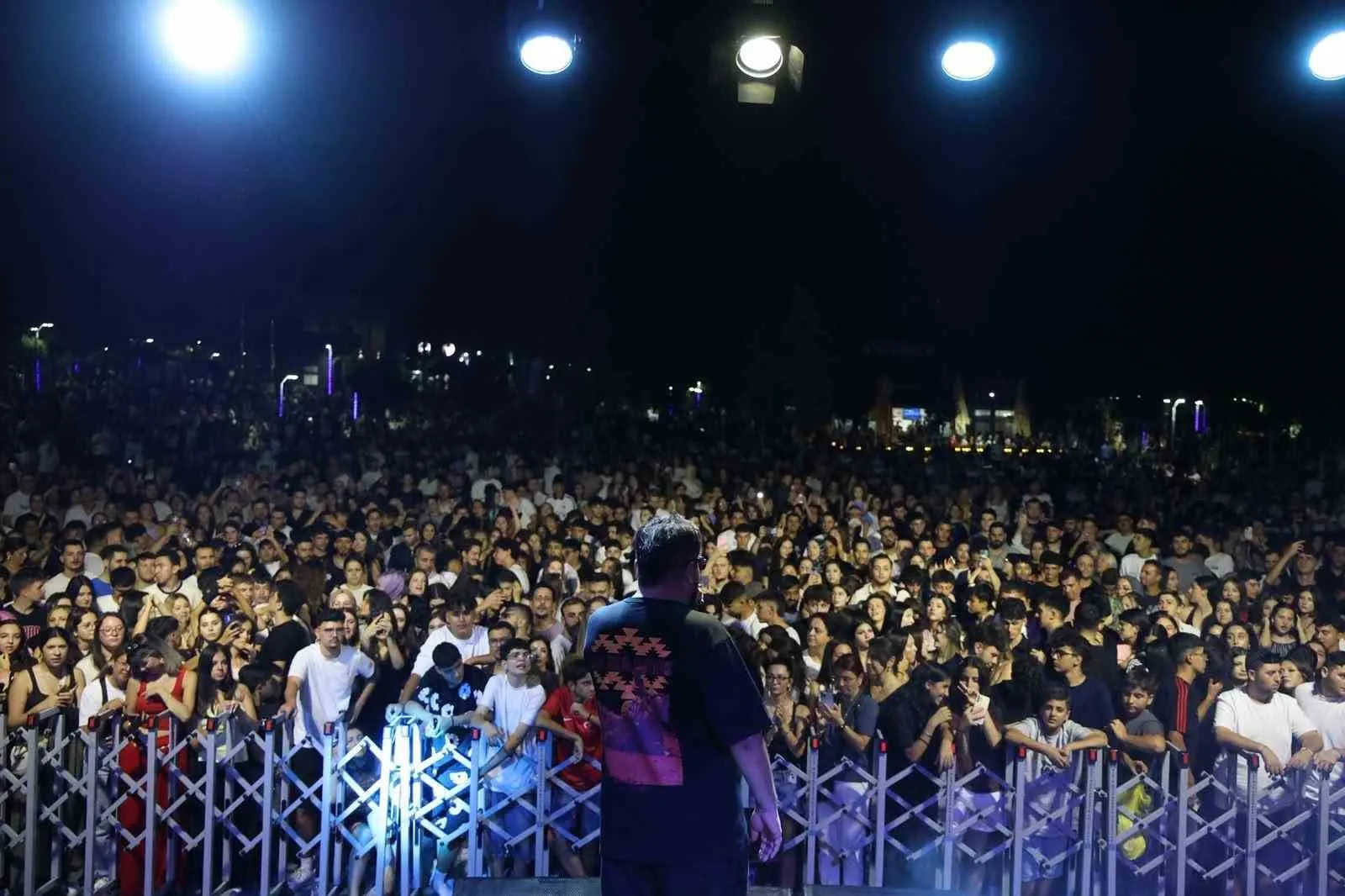 Eypio ile Efeler’de ritim hiç düşmedi: Aydın’da konser maratonu tam gaz