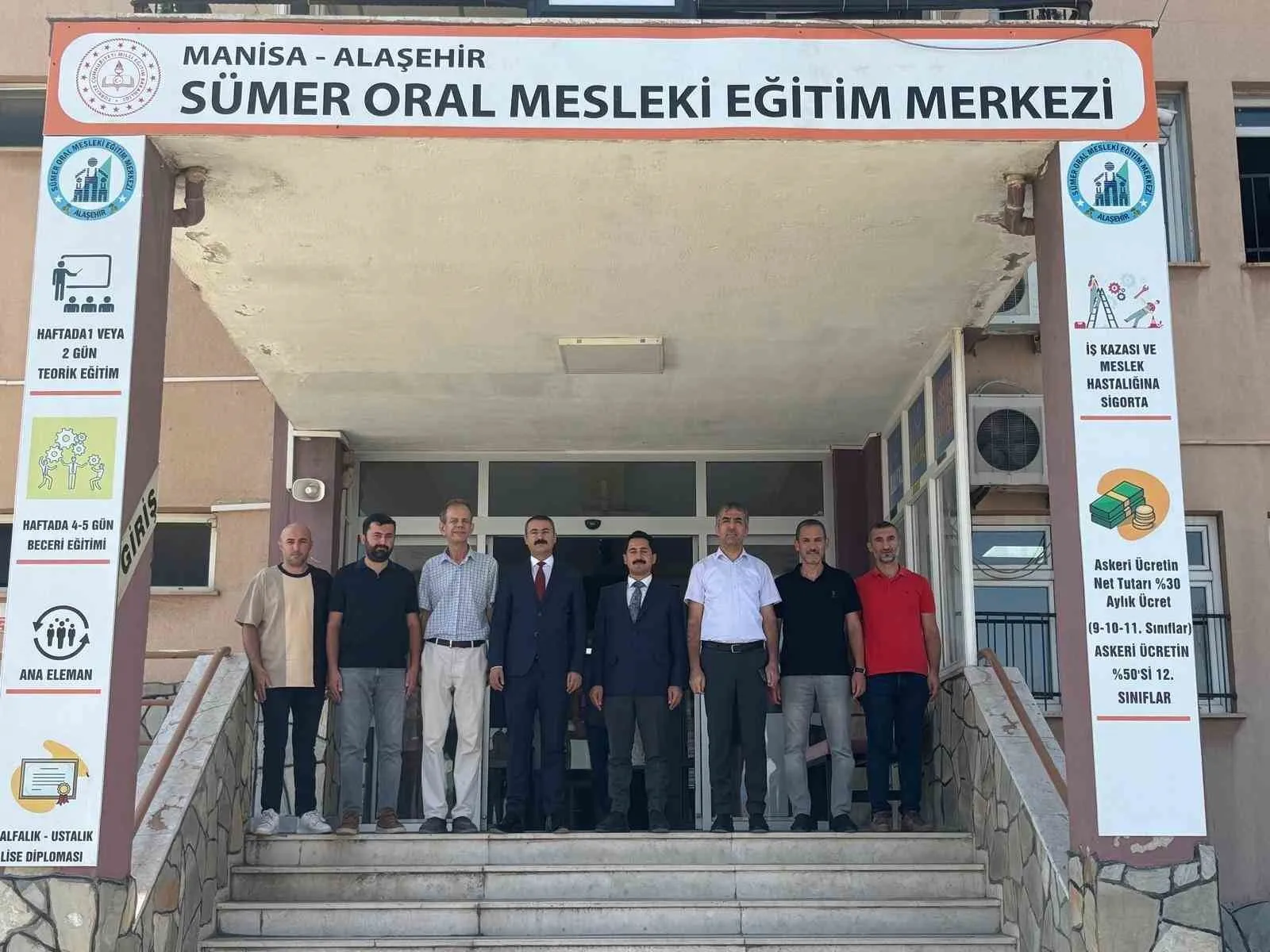 Sıralar yenilendi, duvarlar boyandı: Alaşehir’de okullar yeni döneme hazır