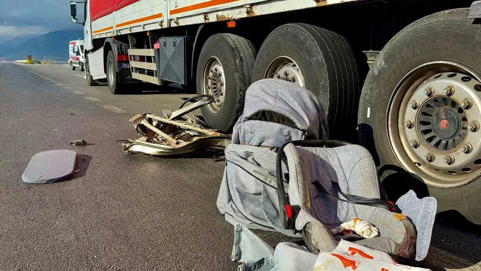 Bolvadin’de Tır ile Otomobil Çarpıştı: Sürücü Hayatını Kaybetti