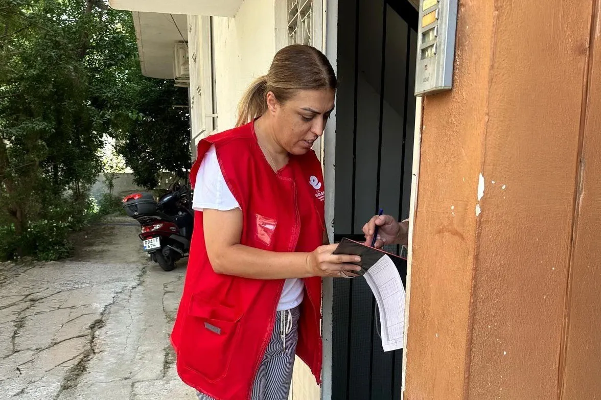 Efeler’de yüzleri güldüren sistem: Destek paketleri doğrudan kapıda