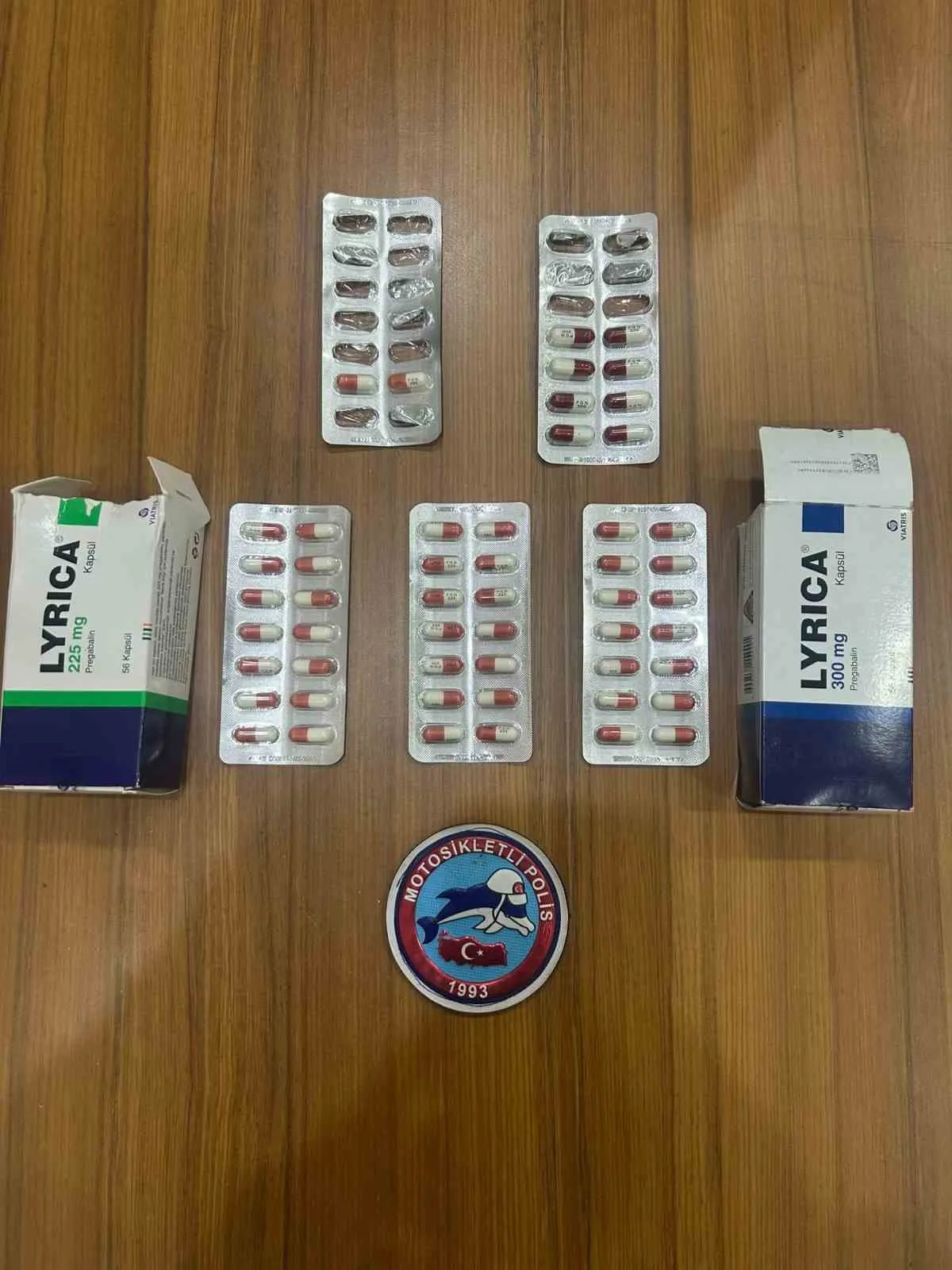 Afyonkarahisar'da asayiş operasyonu: 24 şüpheli kıskıvrak yakalandı