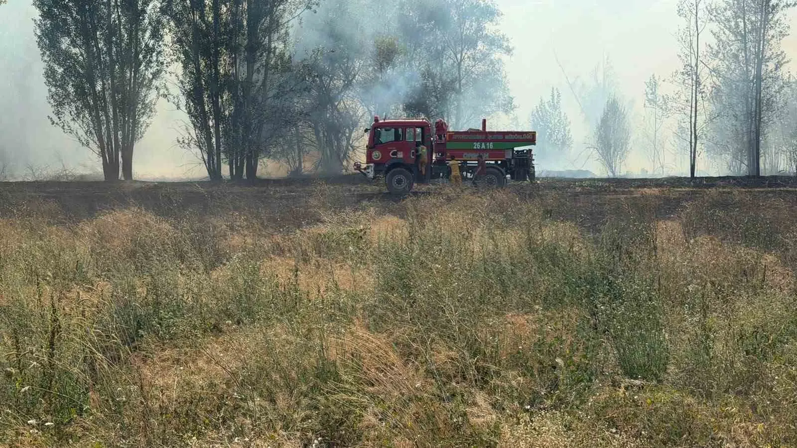 Salihler köyünde korkutan yangın: Ekipler seferber oldu