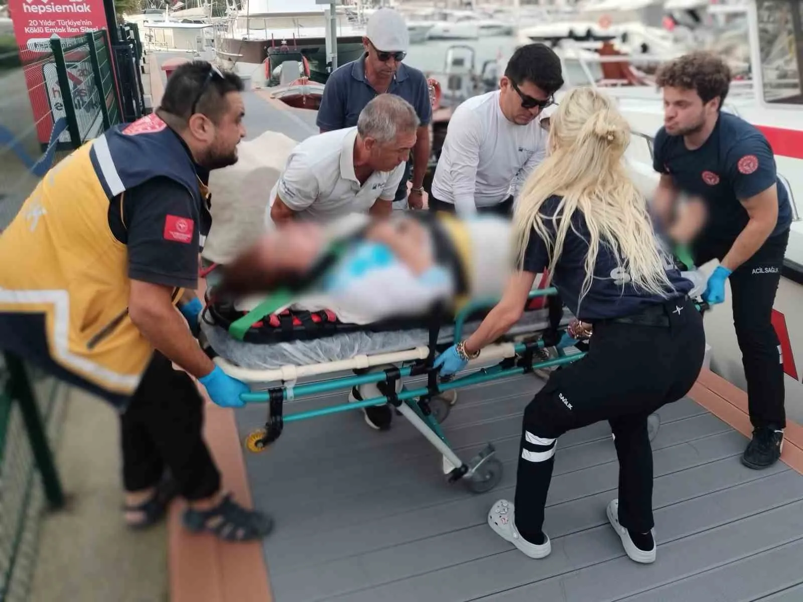 Bodrum'da mavi turda kaza: Tekneden düşen ABD'li turist ameliyata alındı