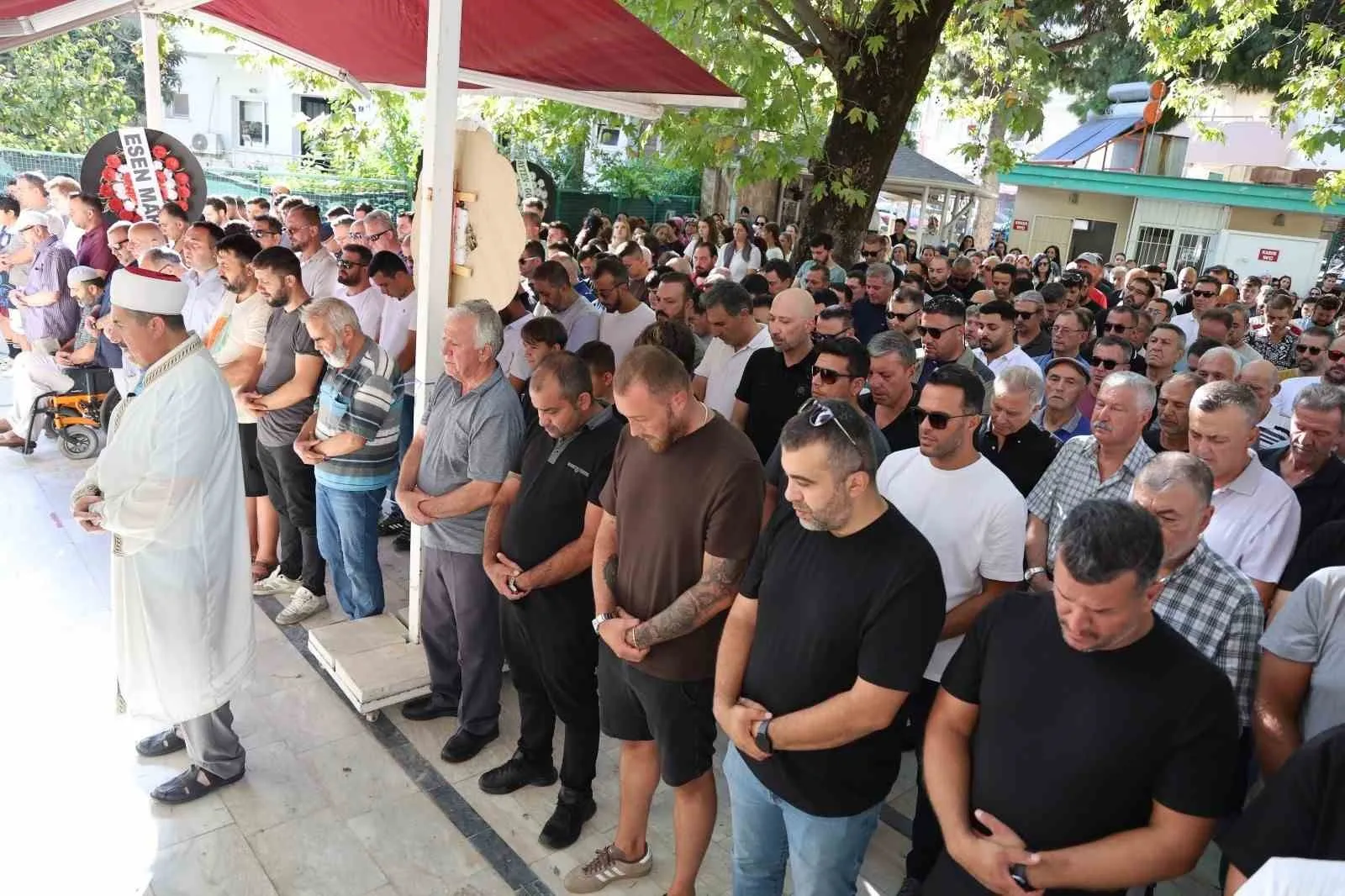 Söke’de 11 Yaşındaki Futbolcunun Cenazesinde Yürekler Dağlandı: Minik Mithat Son Yolculuğuna Uğurlandı