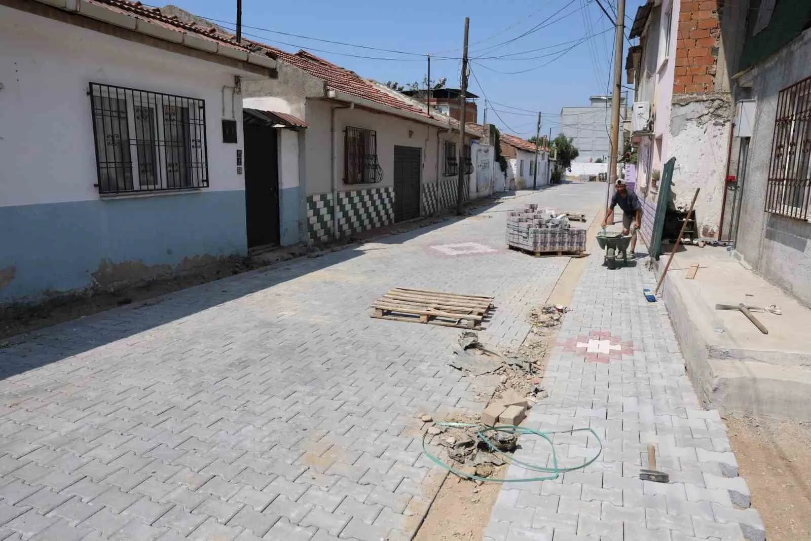 İncirliova'da konforlu ulaşım için düğmeye basıldı: Sokaklar baştan aşağı yenileniyor