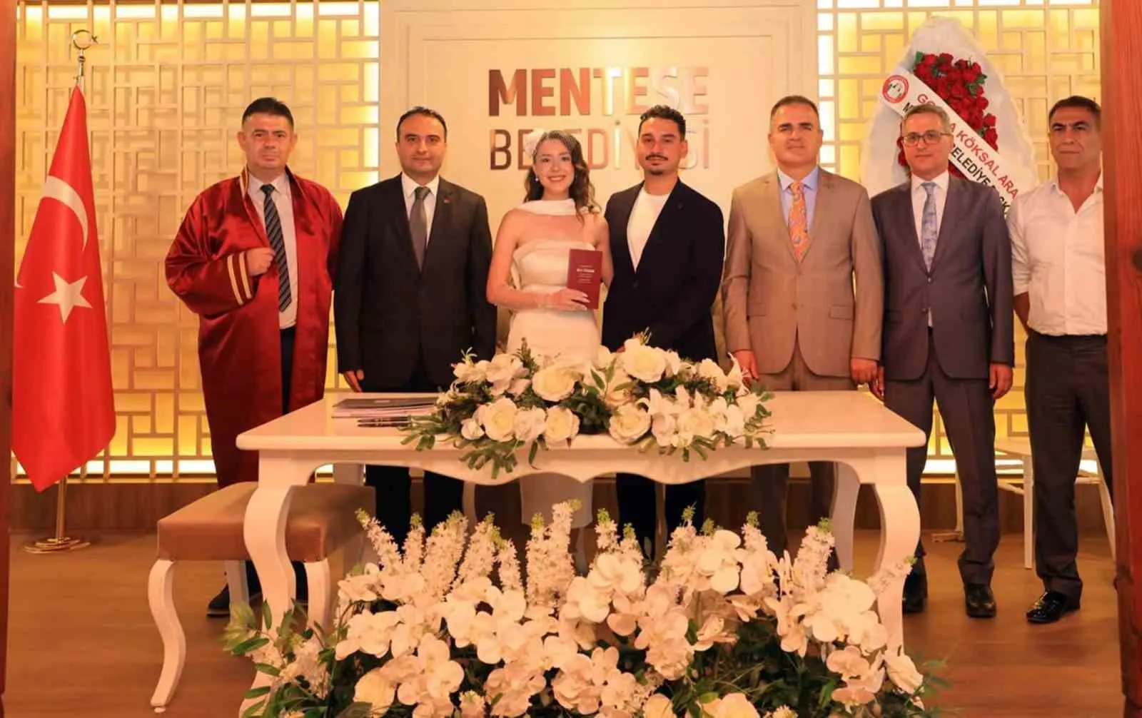 Şehit ailesinin en mutlu gününde Vali Akbıyık yanlarındaydı