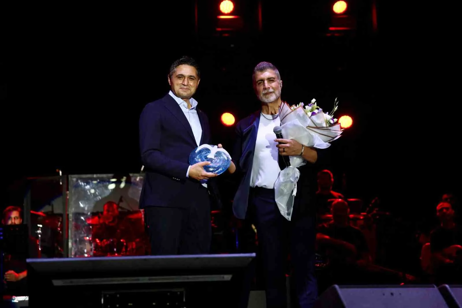 Aliağa’da Zafer Bayramı Gündüz Törenle, Gece Konserle Taçlandı