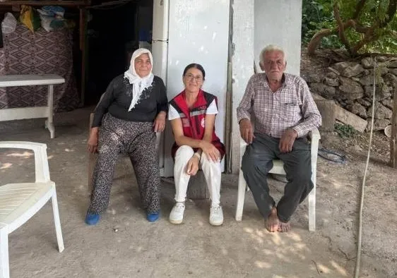 Seydikemer’de devletin şefkat eli afetzedelerin evinde