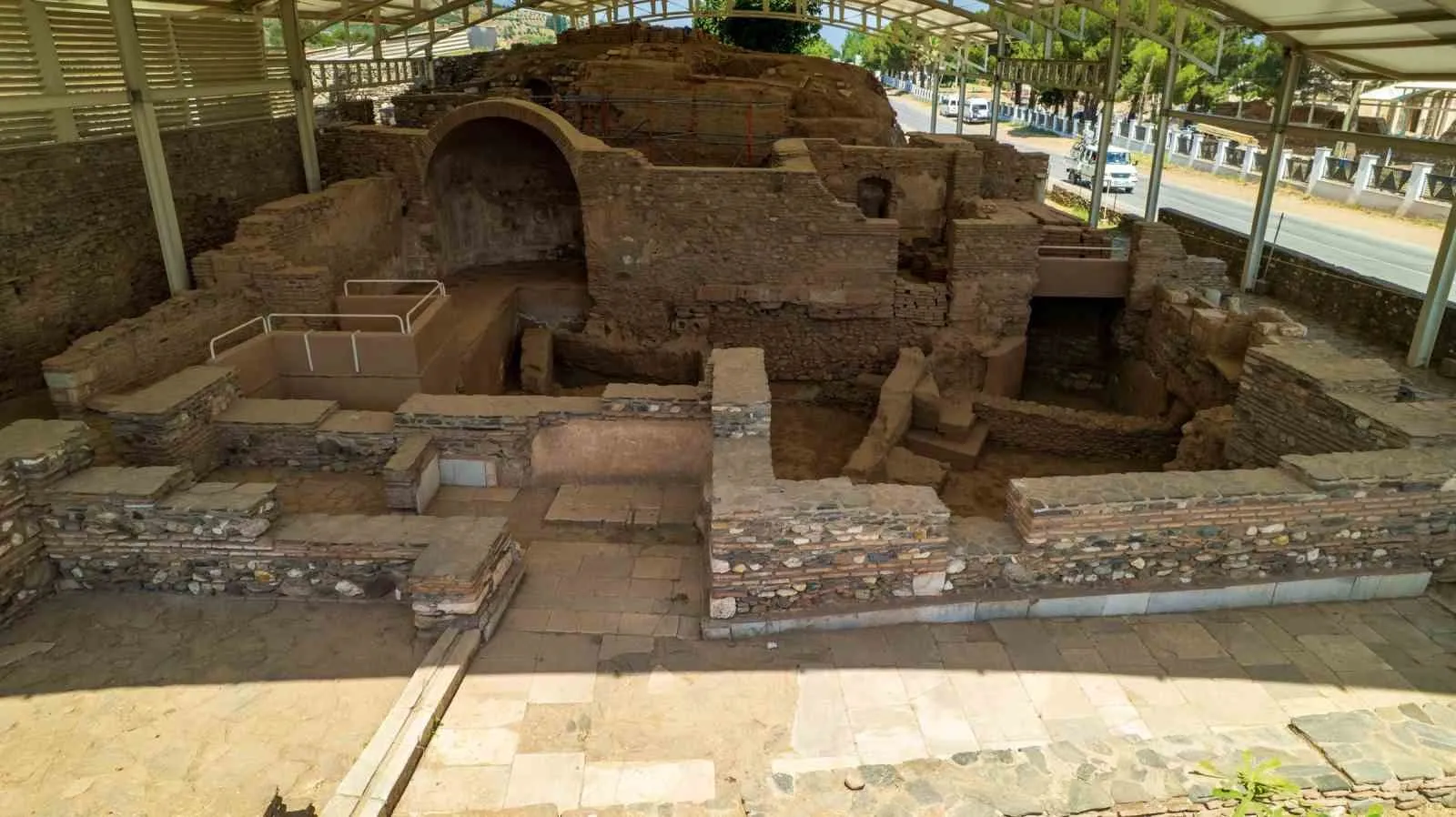 Lidya’nın Görkemli Suru, Çöken Asur’un Sırrını 2500 Yıl Sonra Araladı