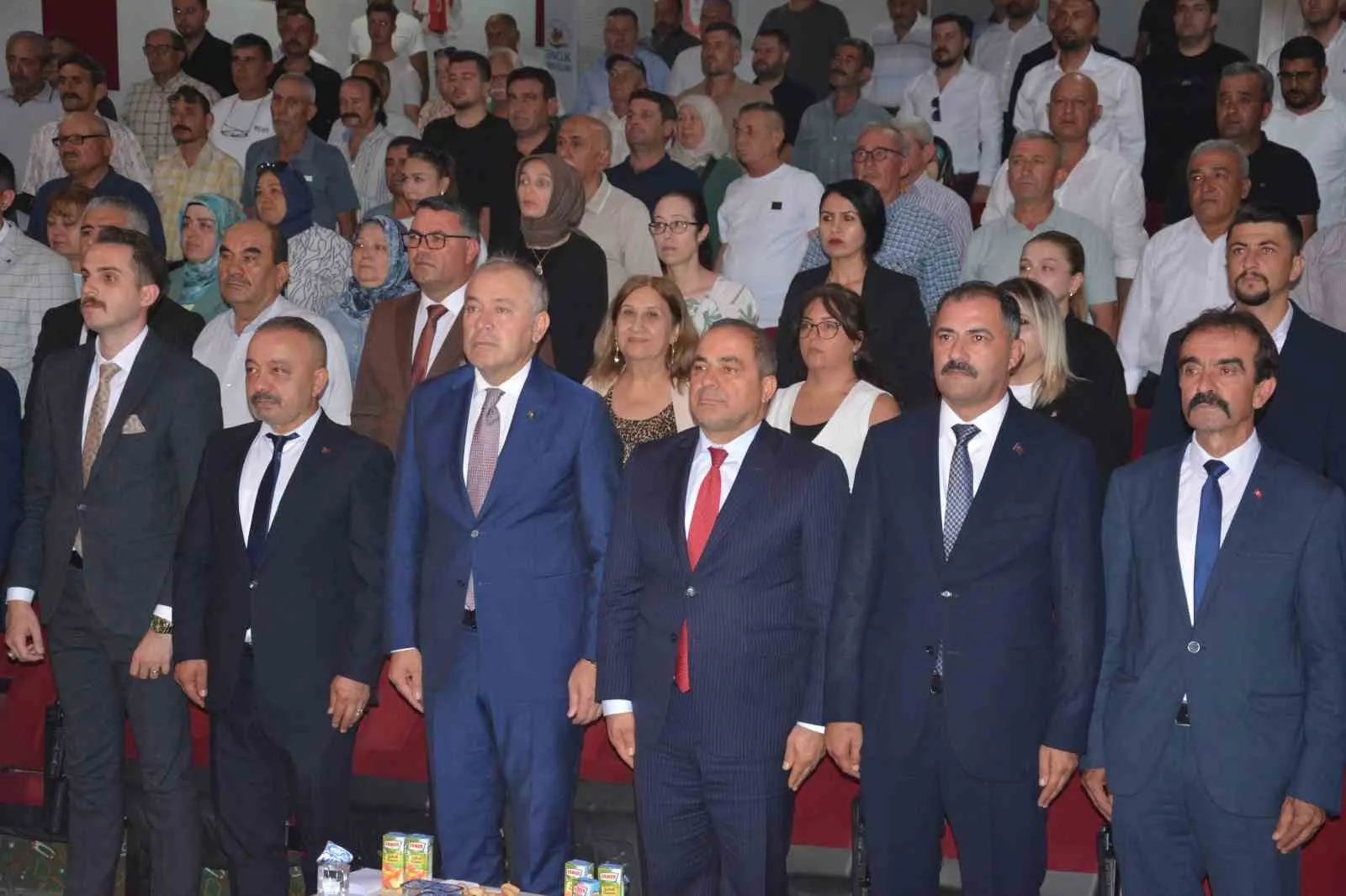 Demirci MHP’de kongre heyecanı: Veysel Çınar ile yeni dönem başladı