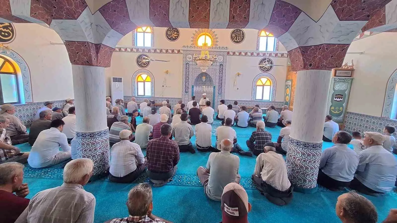 Manisa'da toprak berekete susadı: Sarıgöl'de yüzlerce kişi aynı duada buluştu