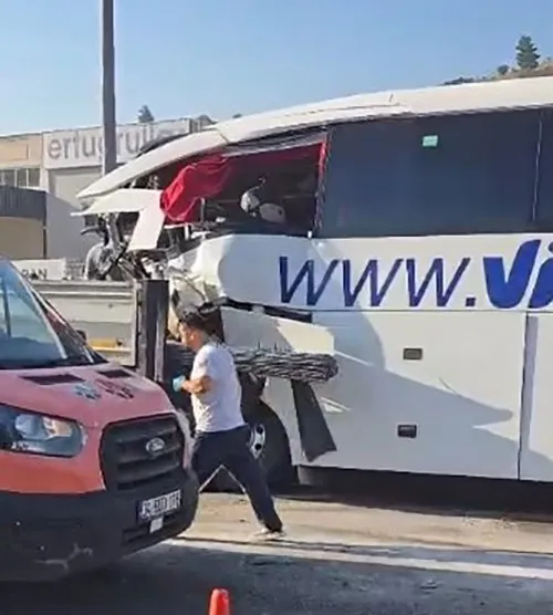 Milas’ta otobüs faciası: Şoför dahil iki kişi hayatını kaybetti
