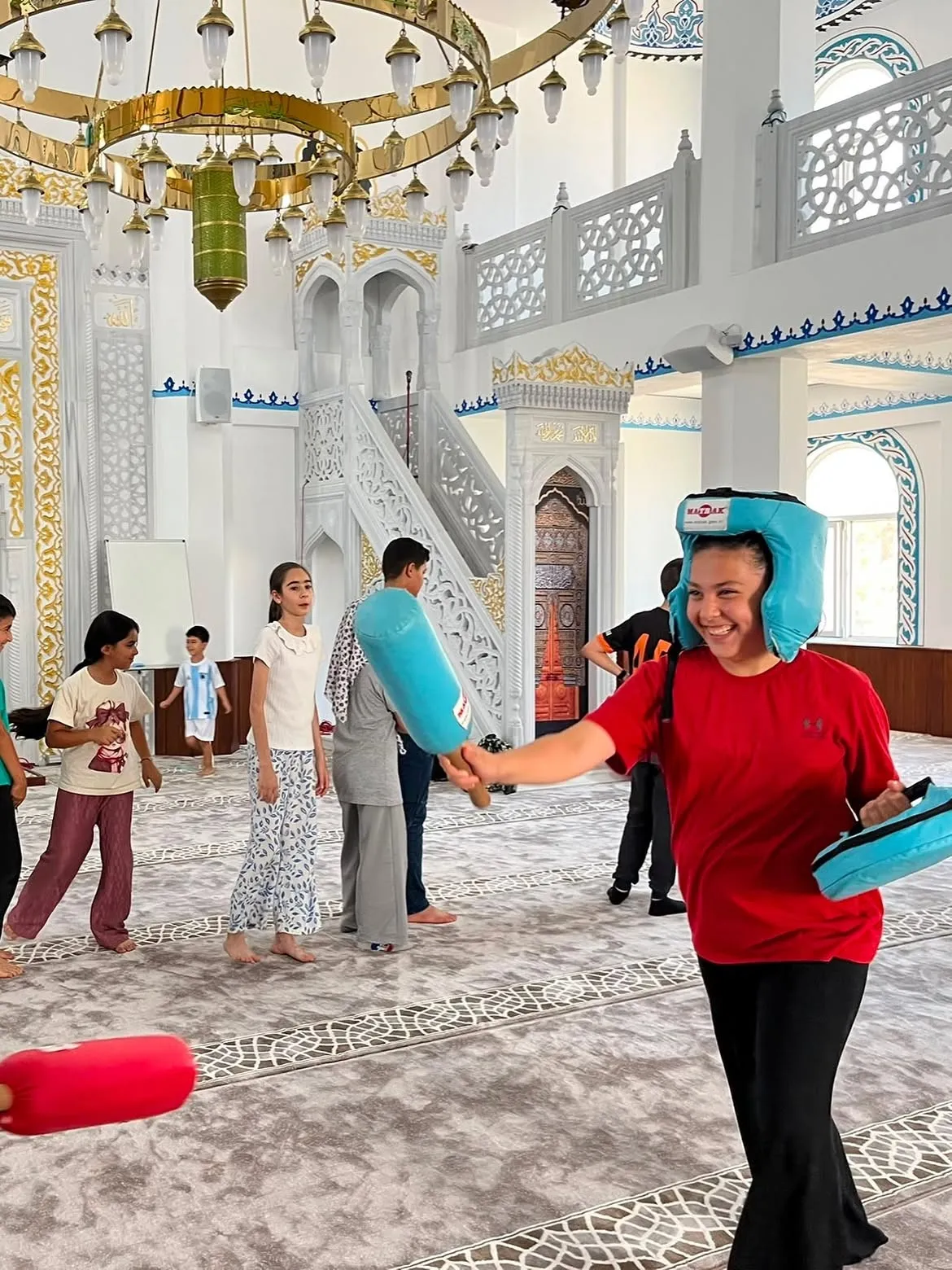 Menteşe’de çocukların neşesi gönüllü gençlerle ikiye katlanıyor