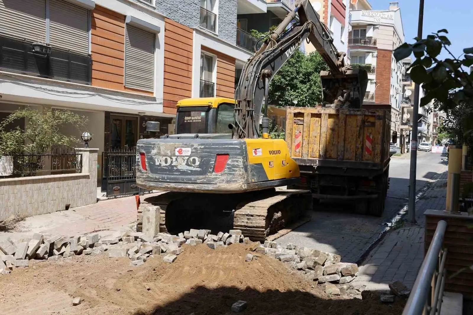 Efeler'de sokaklar yenileniyor: Güzelhisar'da modern dönüşüm başladı