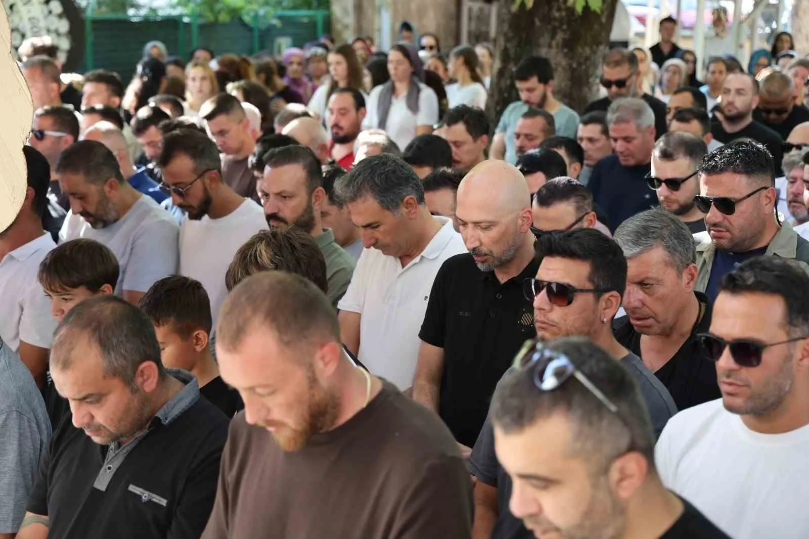 Söke’de 11 Yaşındaki Futbolcunun Cenazesinde Yürekler Dağlandı: Minik Mithat Son Yolculuğuna Uğurlandı