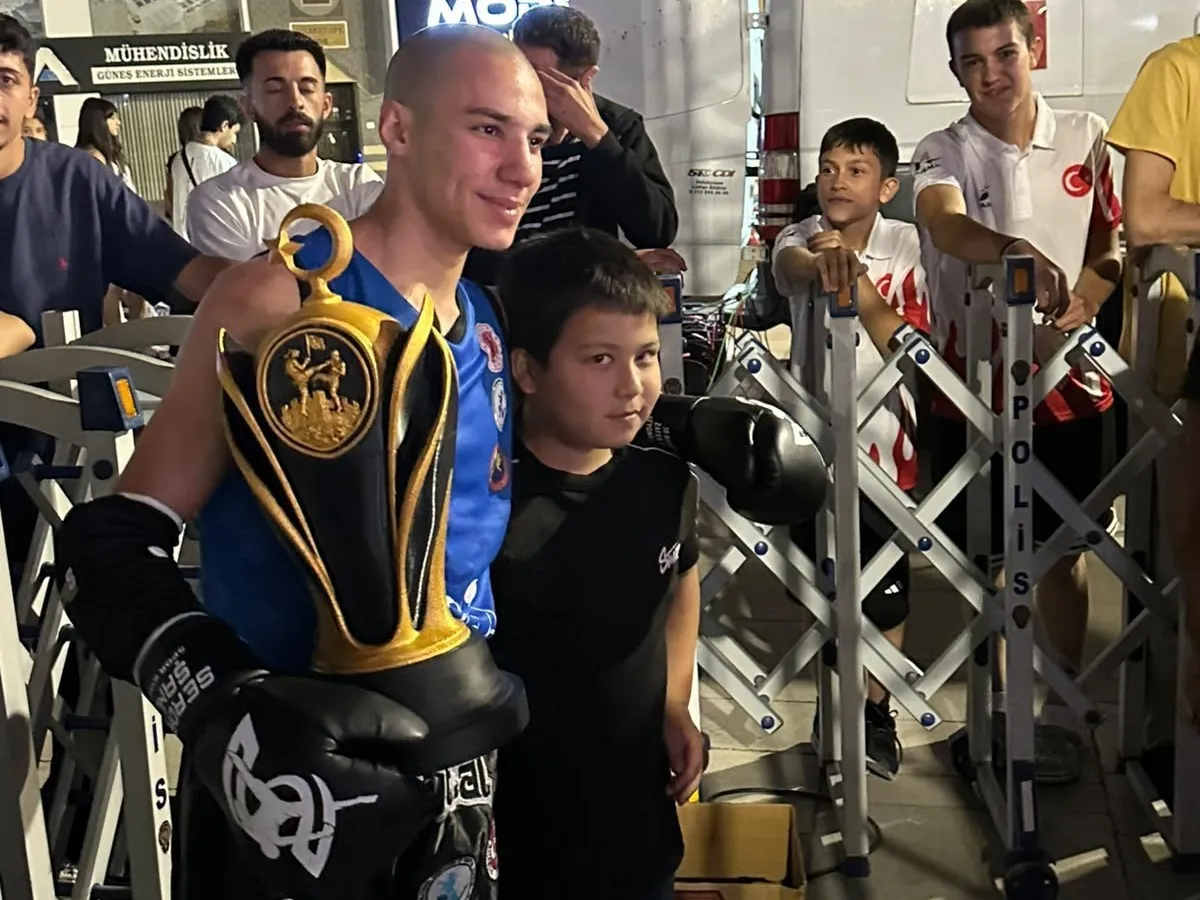Zafer Meydanı’nda dev final: Manisalı sporcu şampiyonlukla döndü