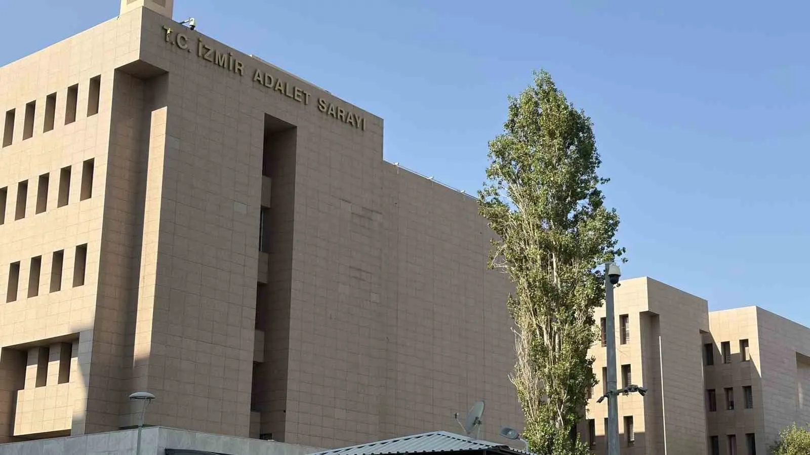 Menderes Belediyesi'nde operasyonun adresi adliye: Başkan Çiçek dahil 16 isim hakim karşısına çıkıyor