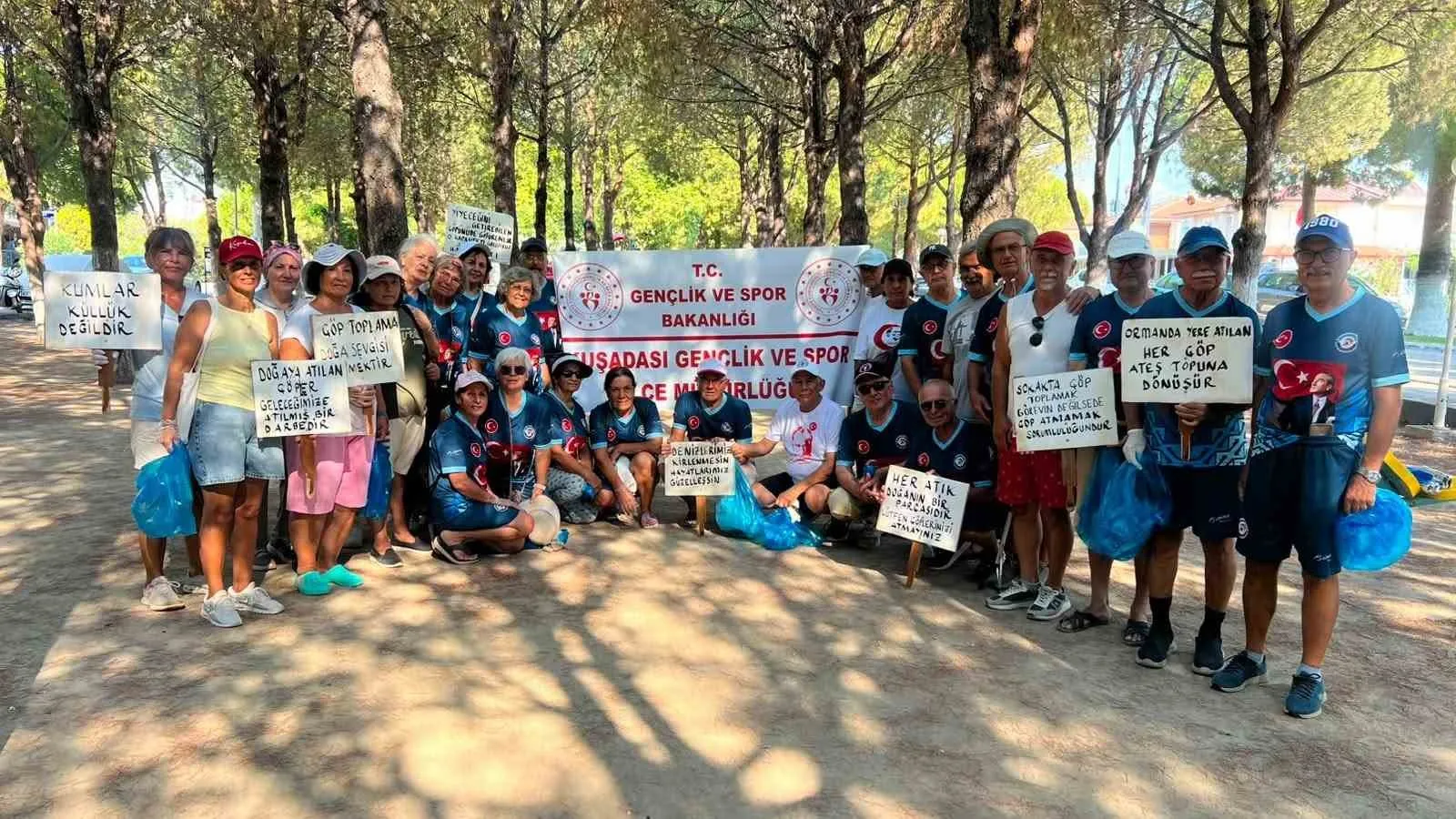 Kuşadası'nda güne hareketli başlangıç: Sahiller sporla temizlendi