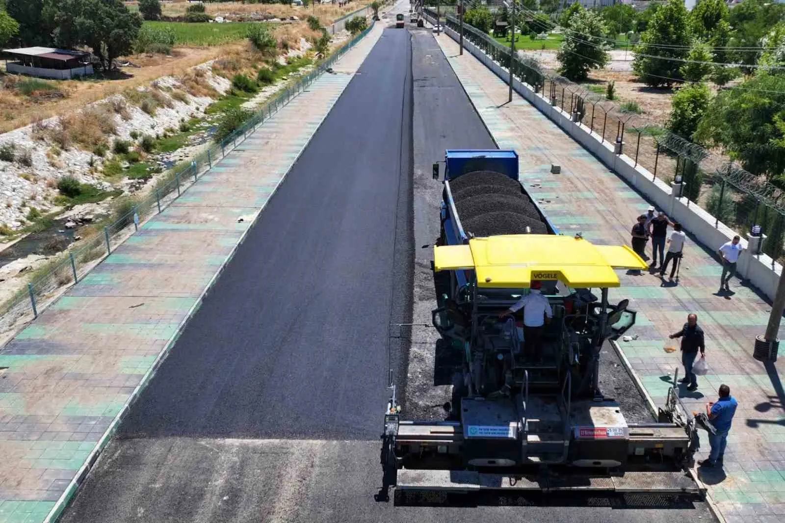Köprübaşı’nda asfalt hasreti bitti: İlçe merkezi modern bir kimliğe bürünüyor
