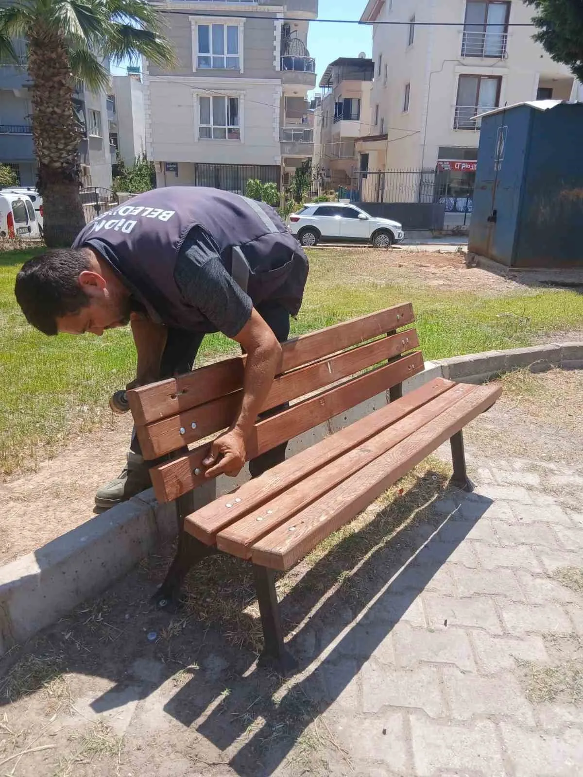 Didim'de parklar yenileniyor: Başkan Gençay'dan güvenli yaşam alanı vurgusu