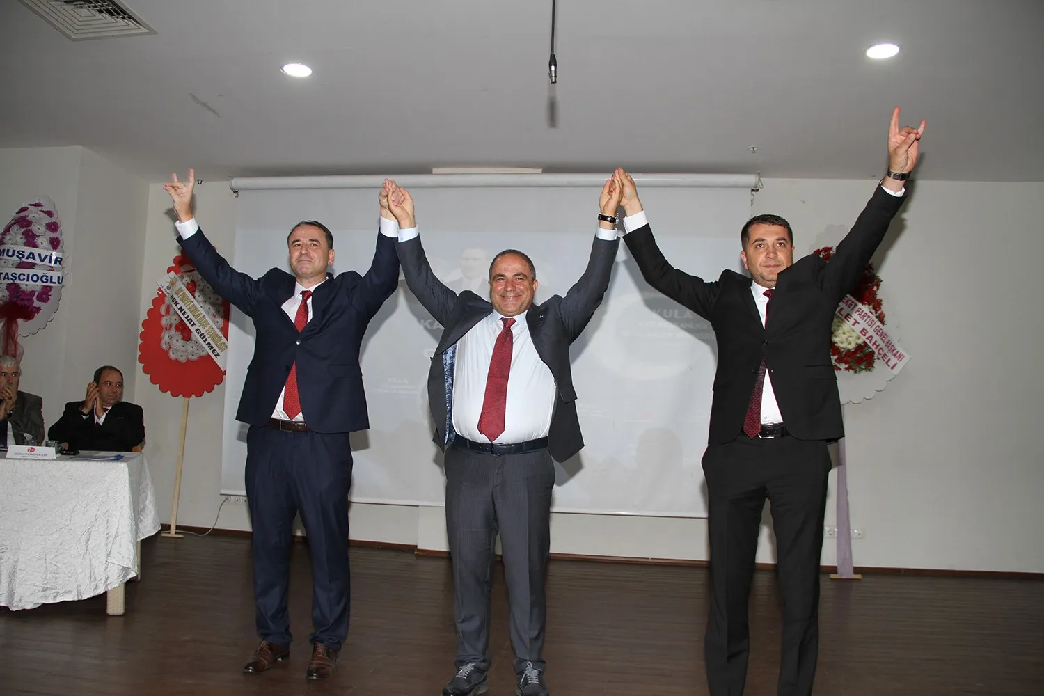 Kula MHP’de bayrak değişimi: Hüseyin Sönmez dönemi resmen başladı