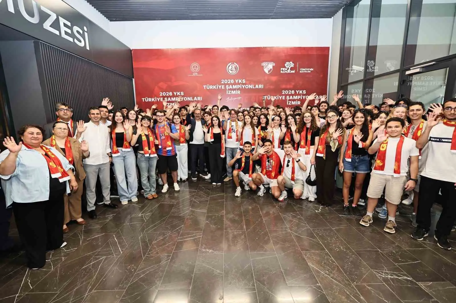 Başarılarıyla gururlandırdılar: Kasapoğlu YKS birincilerini ağırladı