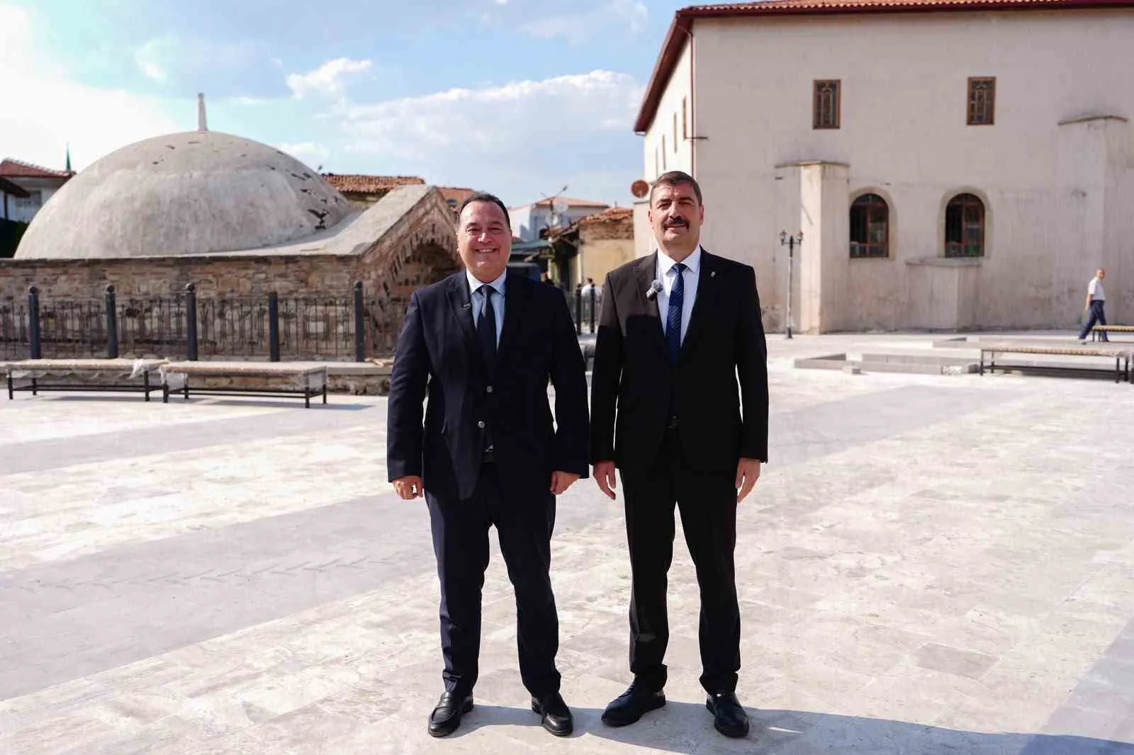 Kula’nın merkezine vizyon proje: Tarihi doku modern meydanla buluşuyor