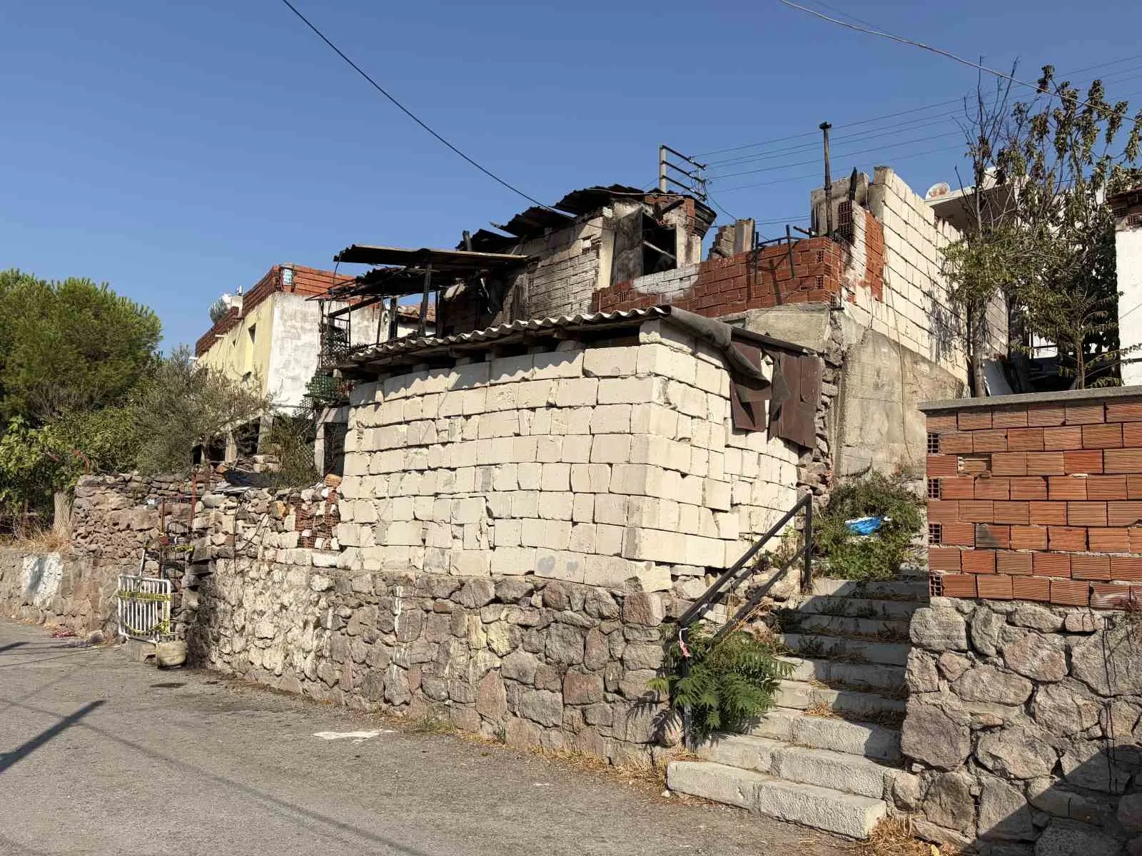 Çiğli'de alevler arasında kalan anneanne ve torunundan acı haber geldi