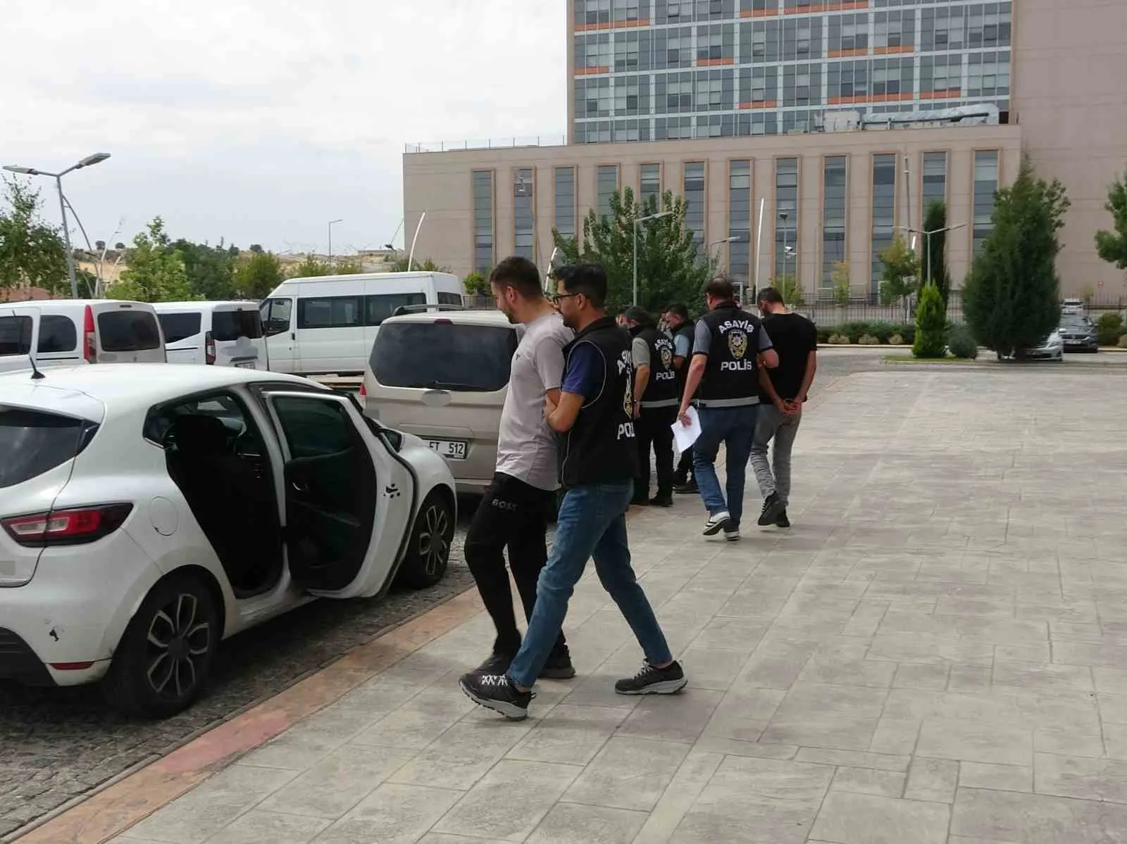 Uşak’taki kuyumcu soygunu şüphelileri İstanbul’da yakayı ele verdi