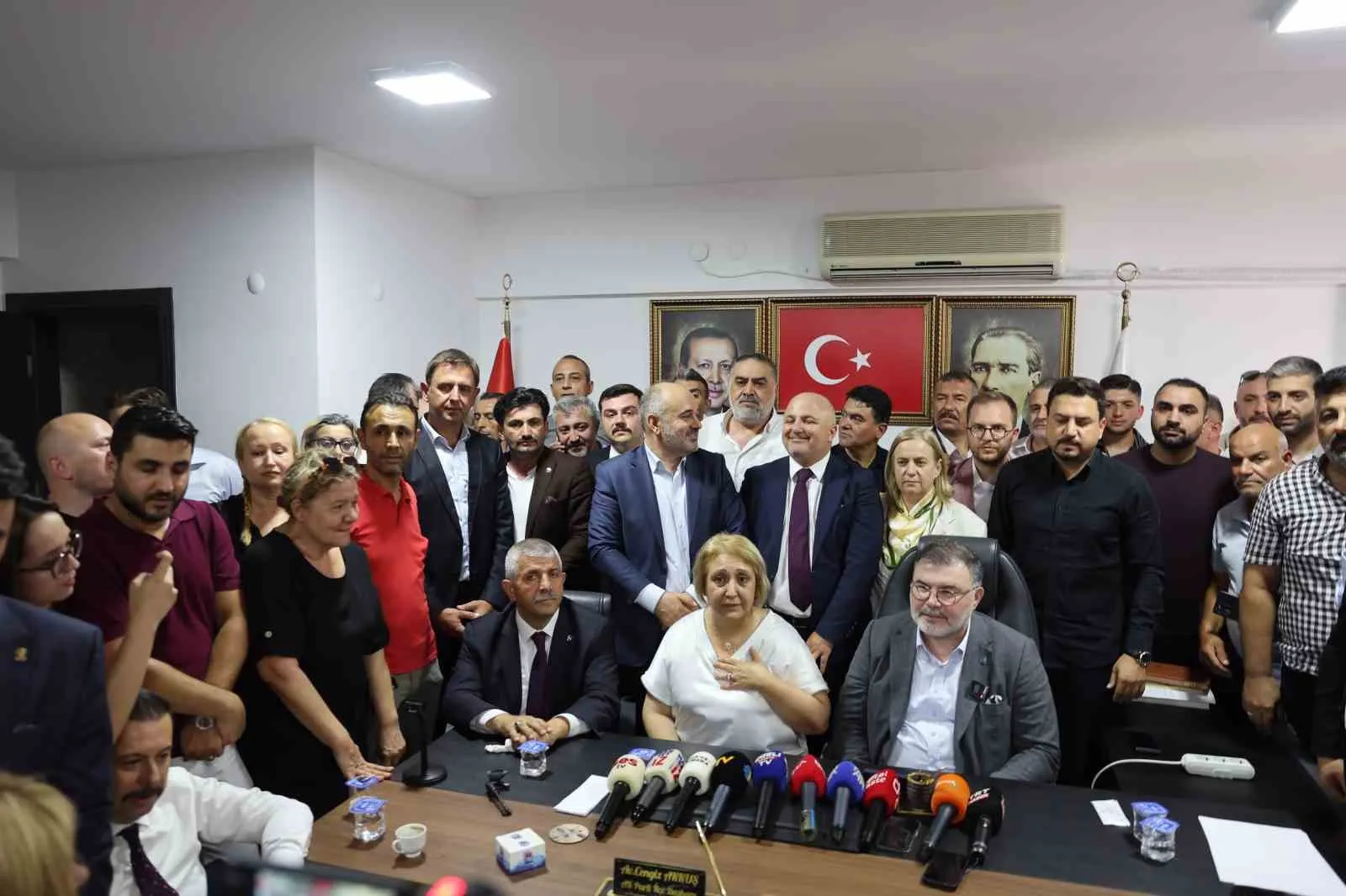 Menderes’te yeni dönem: Belediye koltuğuna Asuman Şen oturdu