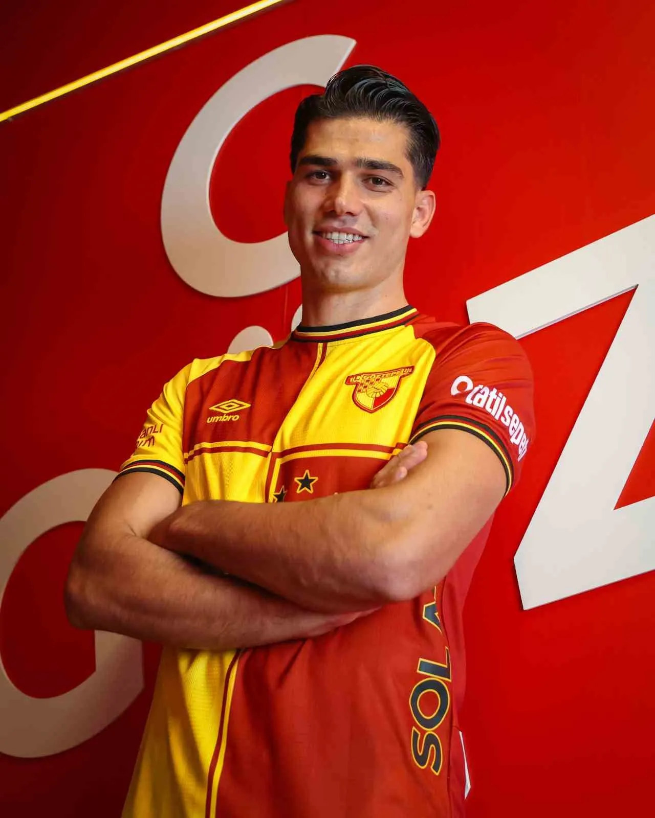 Göztepe'de çift taraflı transfer trafiği: Dennis gidiyor, Akonnor geliyor