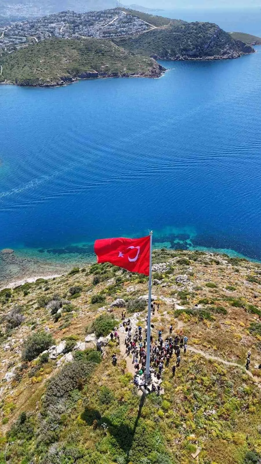 Bodrum’da şanlı bayrağımız için titiz mesai: Direkler baştan aşağı yenilendi