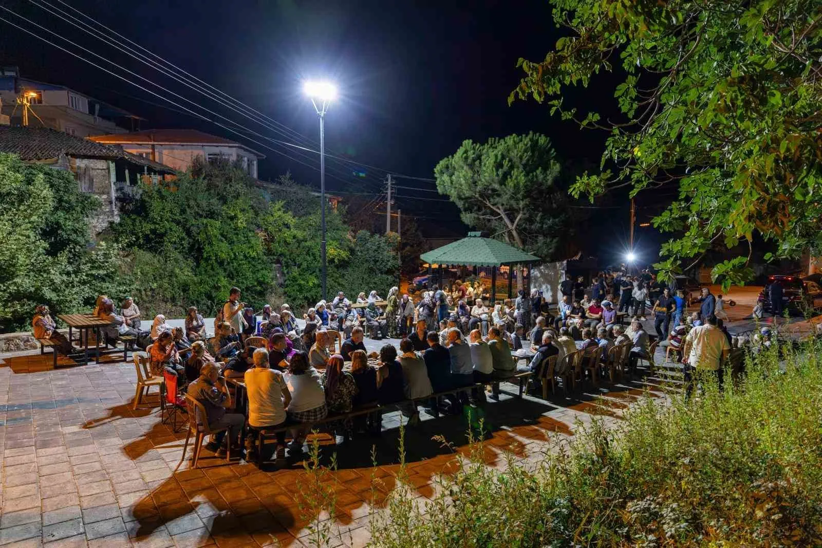 Başkan Tugay’dan Erikli’ye akşam sürprizi: Üretin, pazarınız hazır