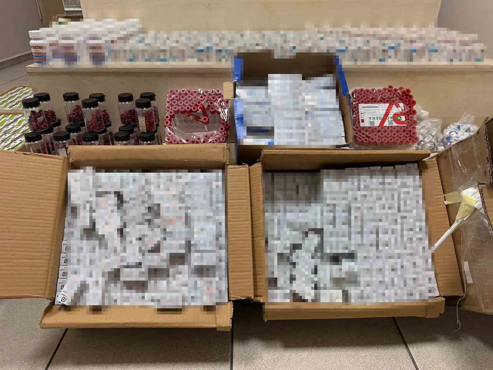 Kas yapayım derken hayatınızdan olmayın: İzmir'de devasa kaçak ilaç operasyonu