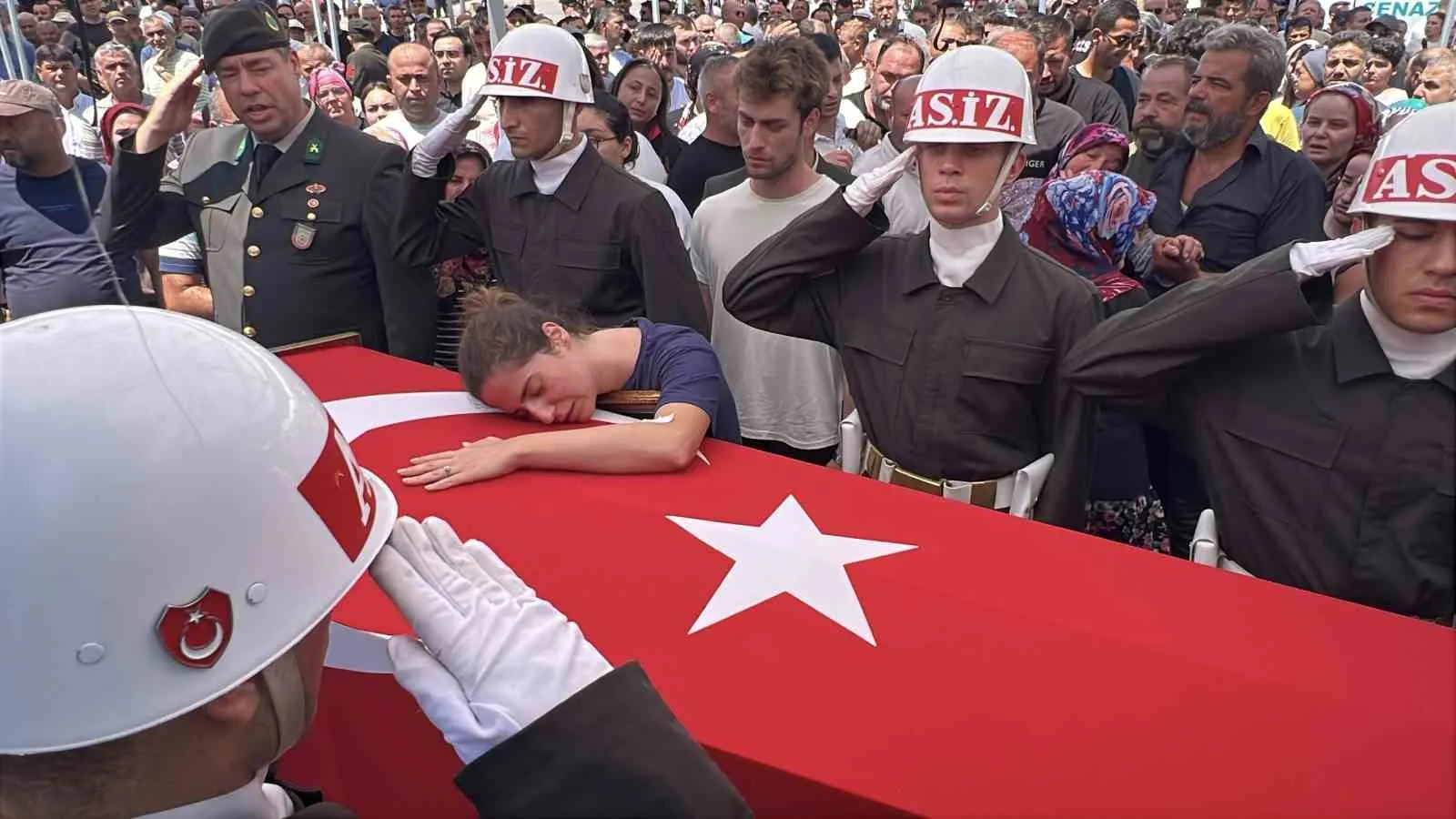 Manisa'da yürek burkan tören: Genç uzman çavuş son yolculuğuna uğurlandı