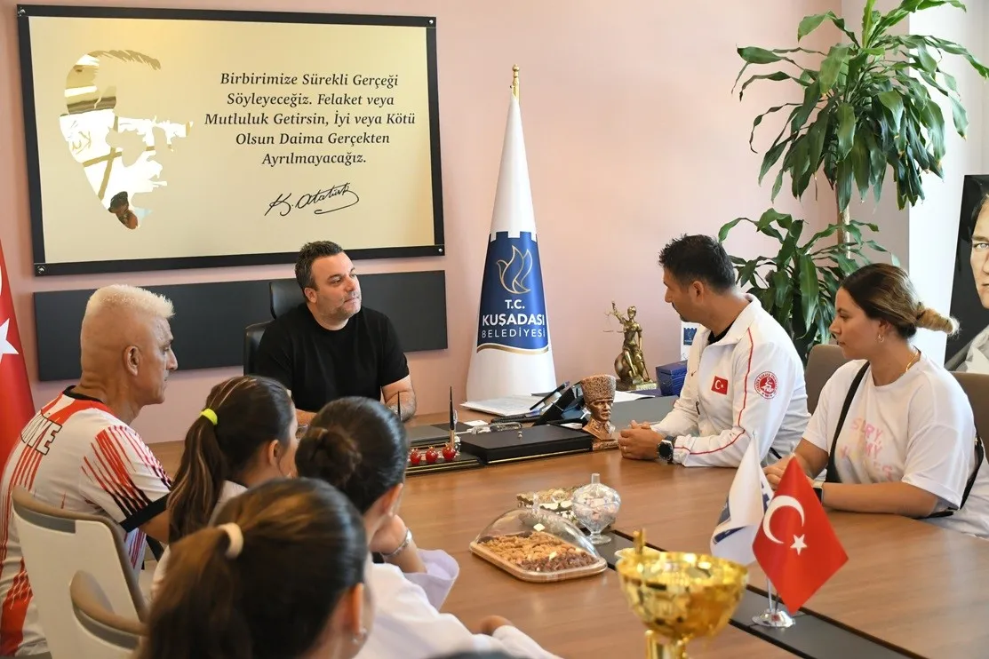 Kuşadalı Karateciler Bursa’da Tarih Yazdı: 11 Bireysel Madalya, Takımda Zirve