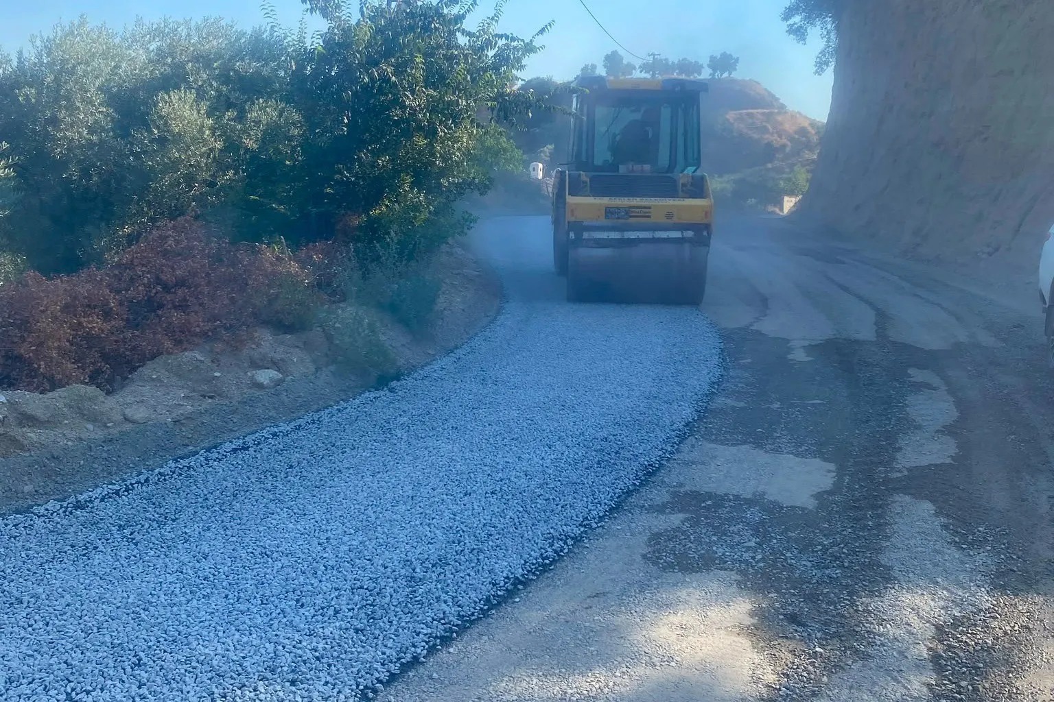 Pınardere’de yol çilesi bitiyor: Efeler Belediyesi’nden konforlu dokunuş