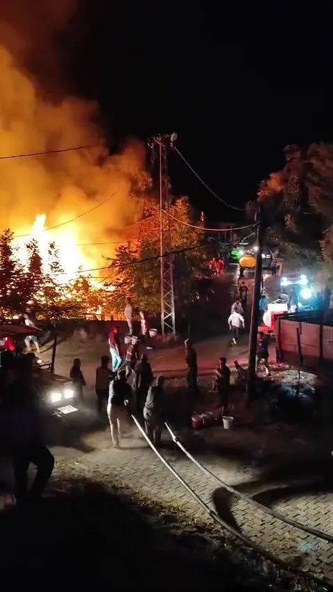 Denizli'de gece yarısı dehşeti: Baba ve oğlunun yuvaları küle döndü