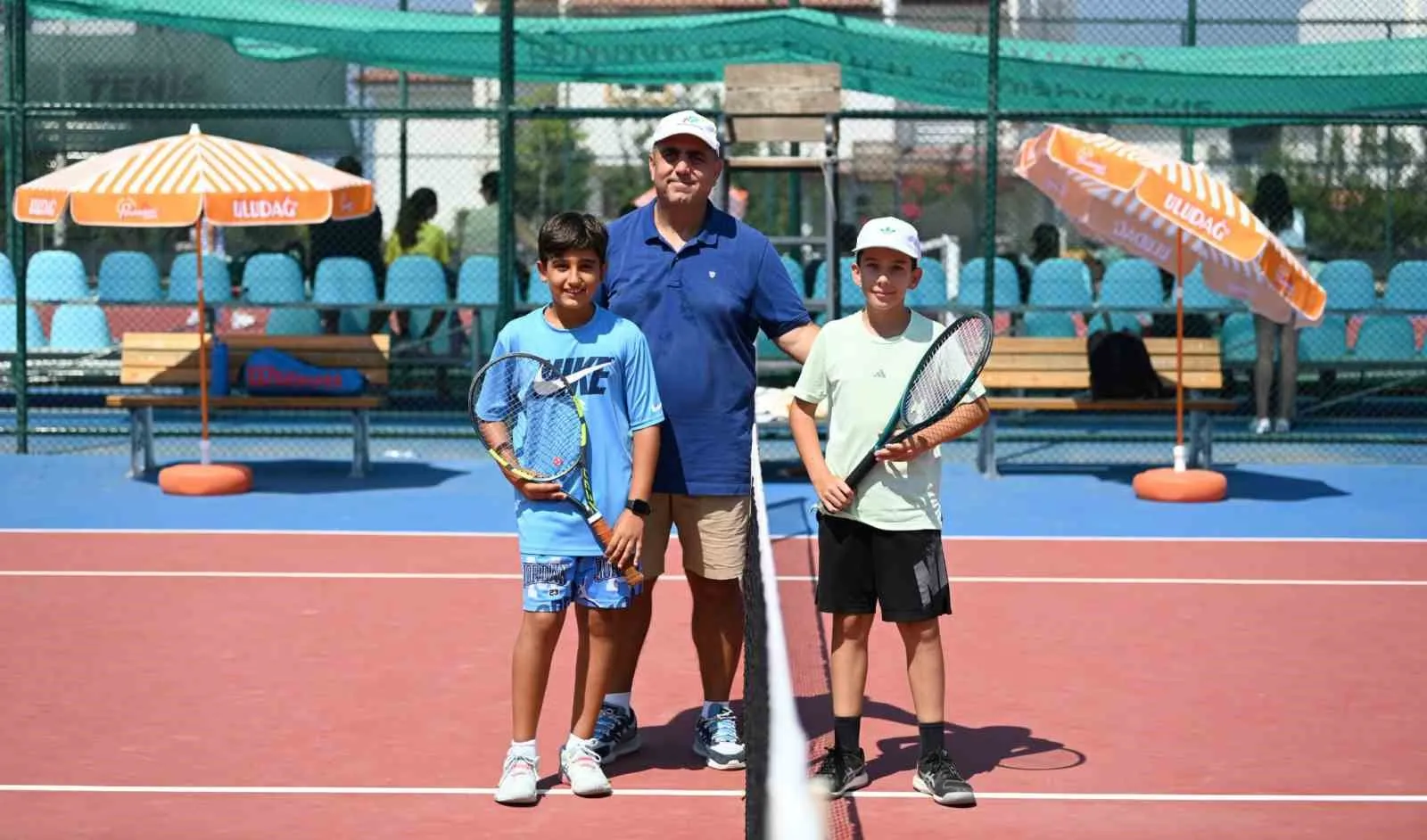 Minik raketlerin Kuşadası çıkarması: Kortlarda 191 sporcu ter döküyor