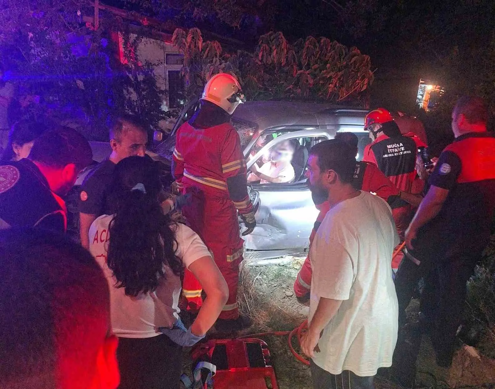 Datça’daki trafik kazasında nefes kesen kurtarma operasyonu