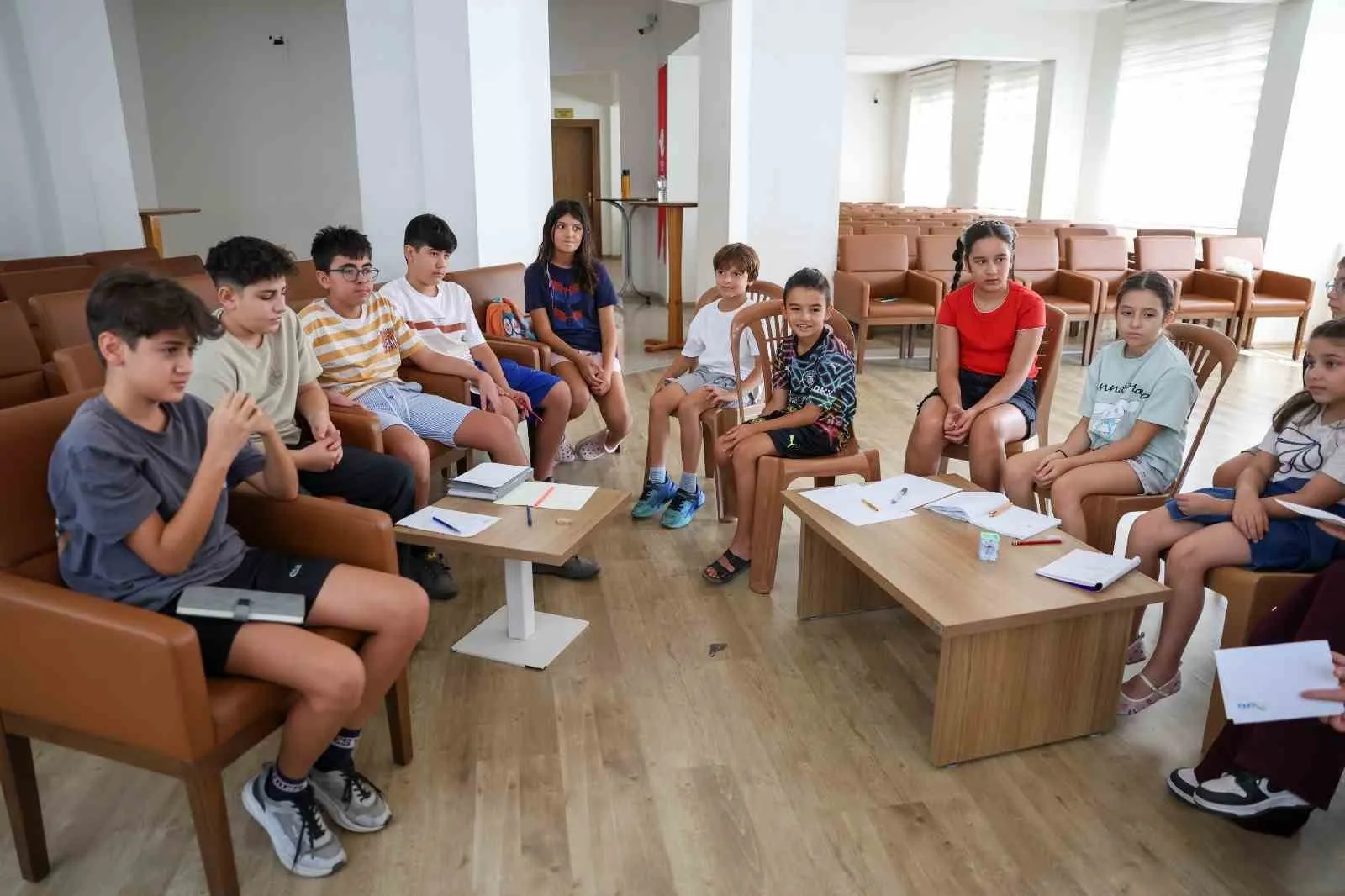 Efeler’de yaz kursları felsefeyle değer kazanıyor: Minikler sorgulayarak öğreniyor