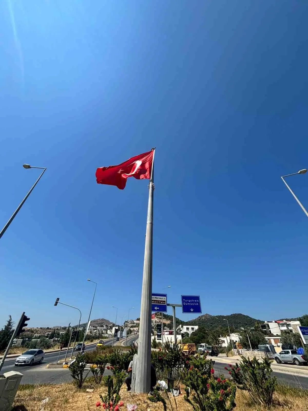 Bodrum’da şanlı bayrağımız için titiz mesai: Direkler baştan aşağı yenilendi