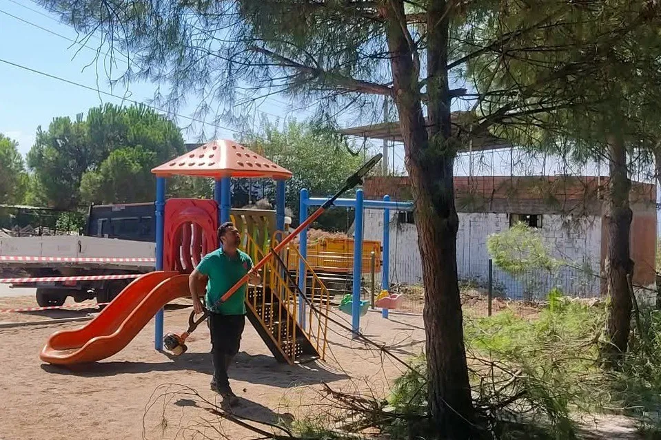 Efeler’in parklarında estetik dokunuş: Yeşil alanlar yenileniyor
