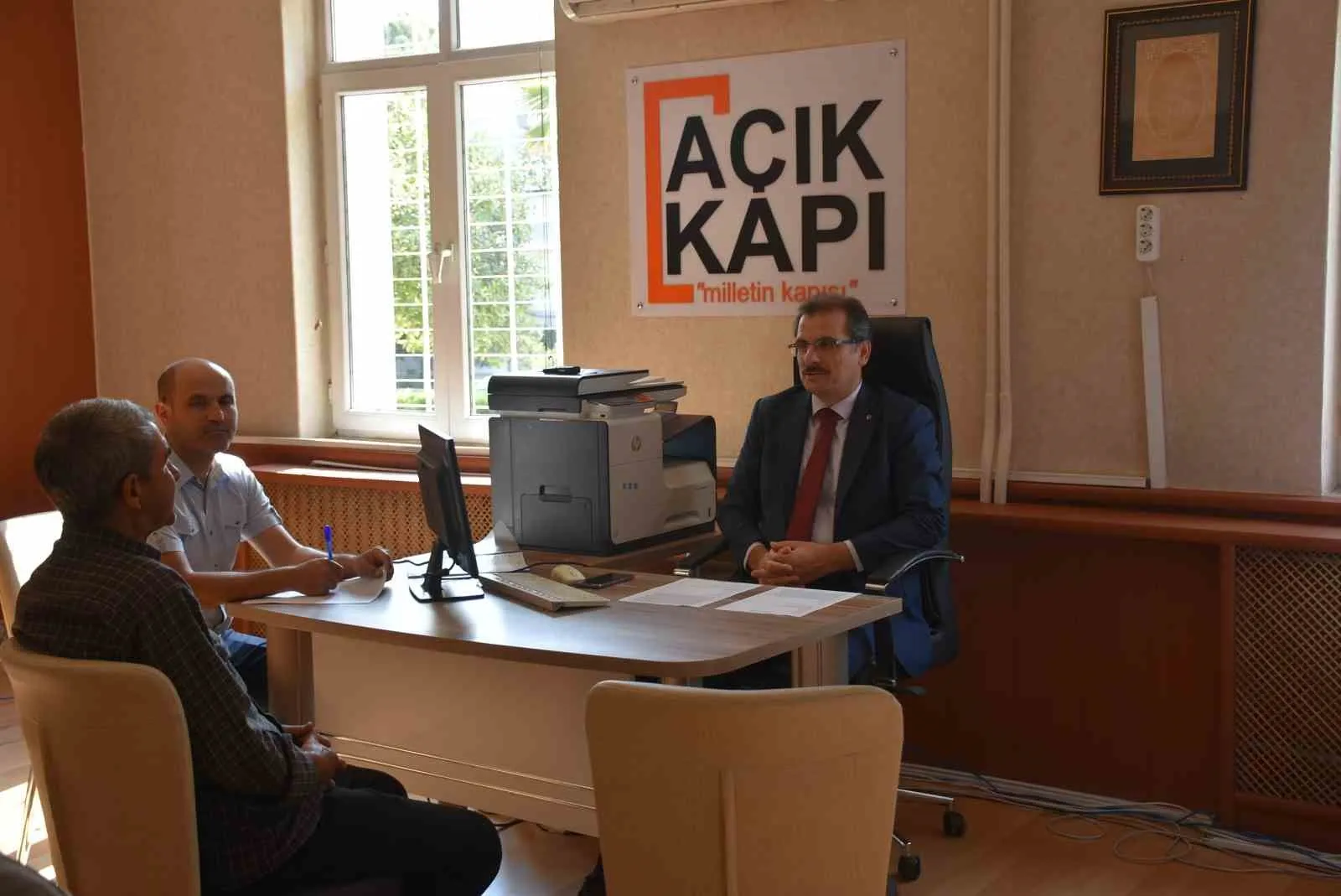 Salihli'de bürokrasi engeline son: Kaymakam Güldoğan vatandaşın taleplerini bizzat dinliyor