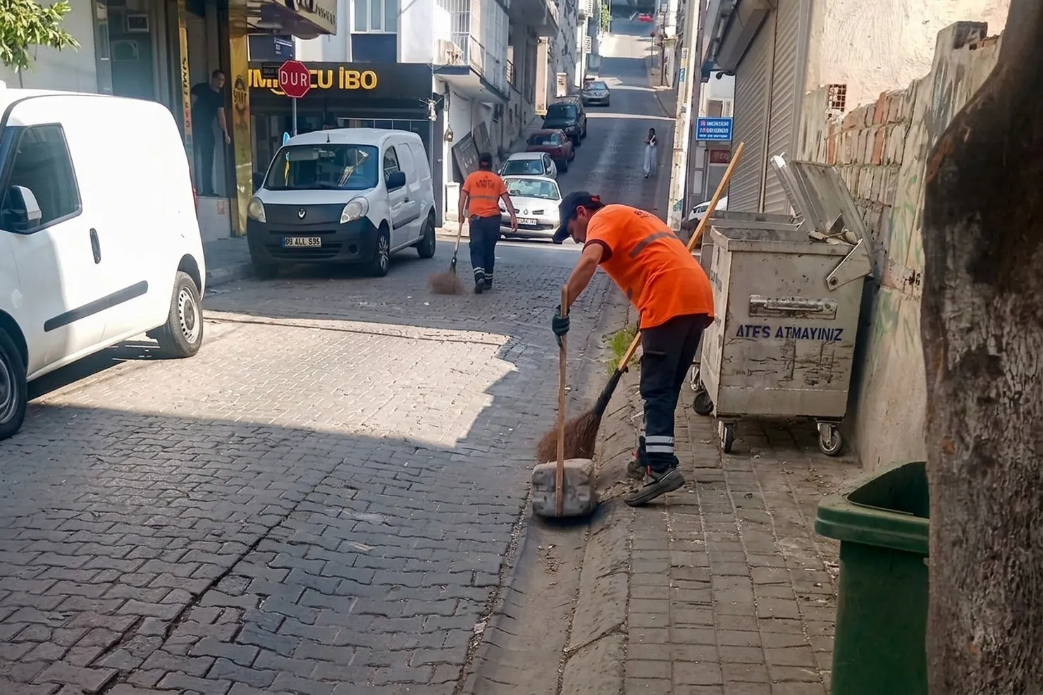 Efeler'de hijyen mesaisi: Sokaklar yeni çehresine kavuşuyor