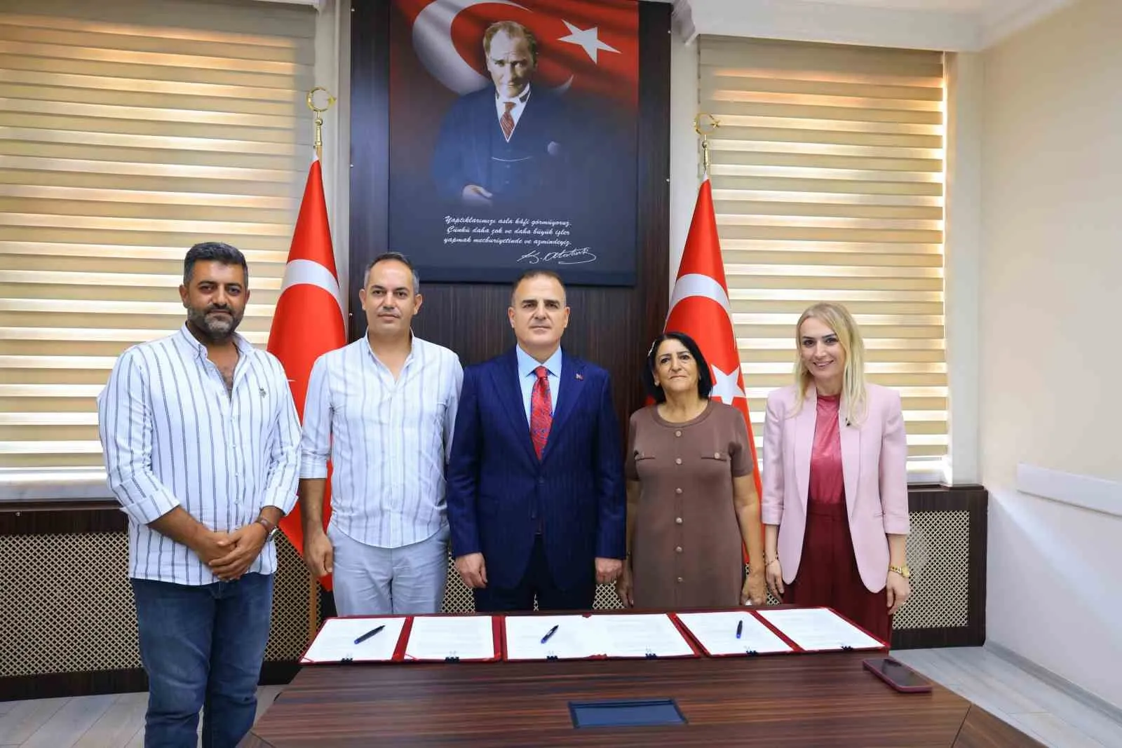 Düğerek Mahallesi'ne Sağlık Yatırımı: Aile Hekimliği ve Acil İstasyon İçin İmzalar Atıldı