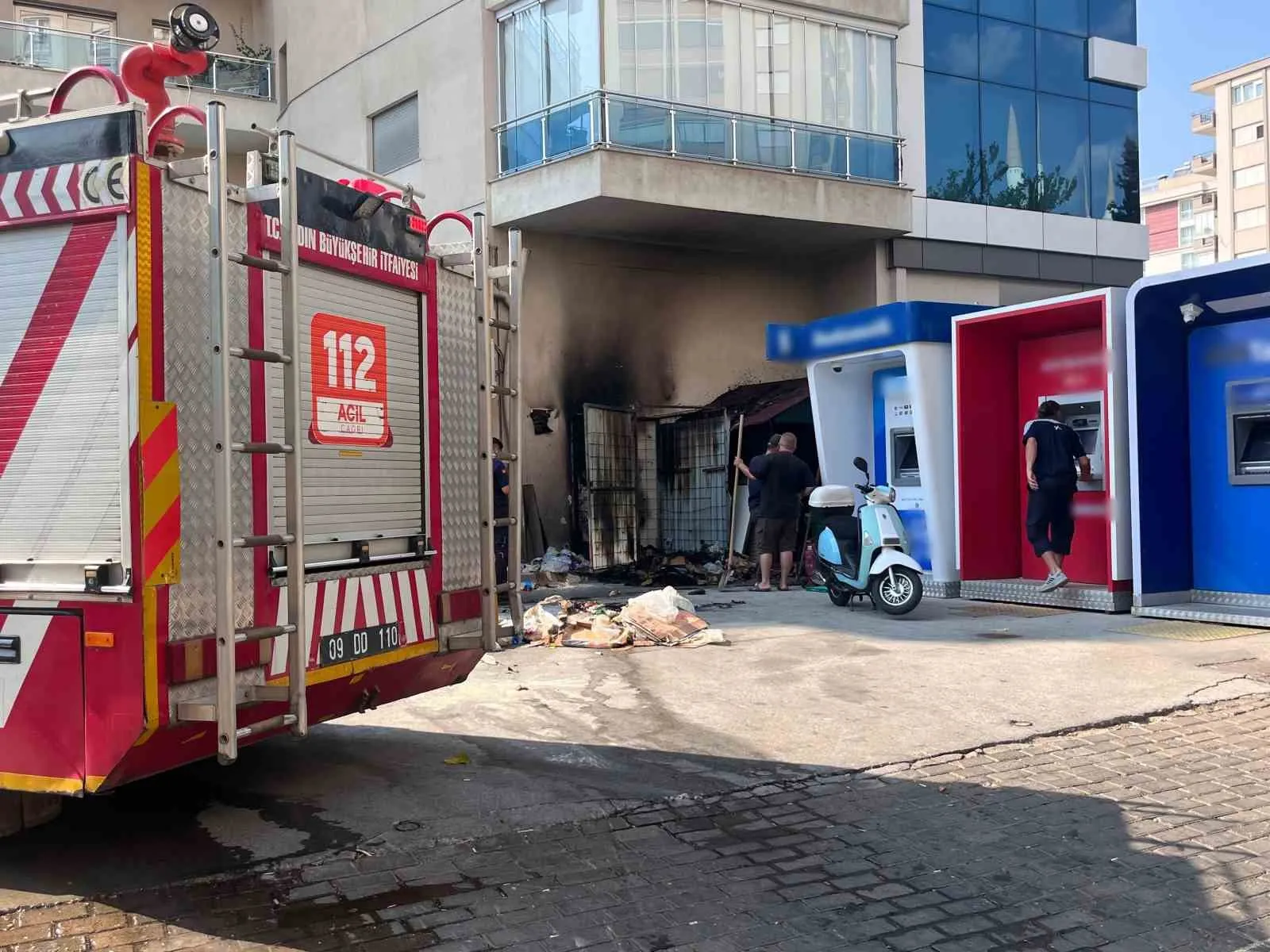 Aydın'da kaynak kazası: Atık kutusundaki alevler mahalleyi ayağa kaldırdı