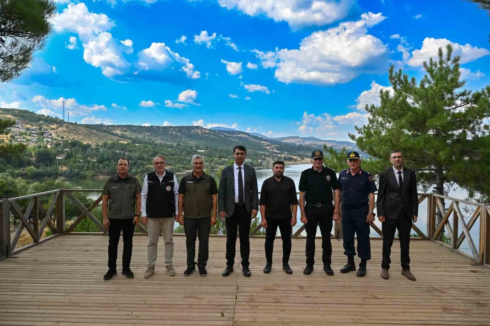 Uşak’ta sulara hayat öpücüğü: 433 bin yavru balık doğayla buluştu